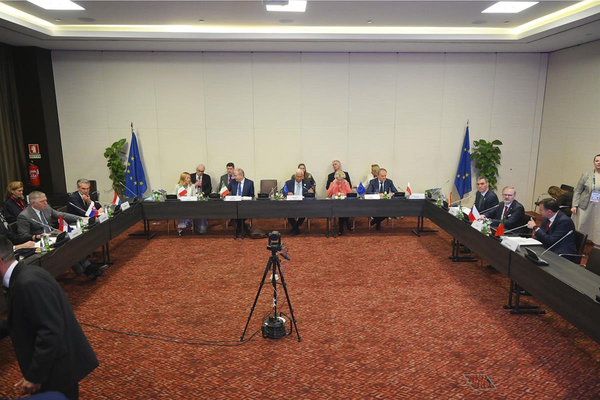 24/11/2025. Pedro Sánchez asiste a la Cumbre Unión Africana - Unión Europea. El presidente del Gobierno, Pedro Sánchez, junto a los líderes ...