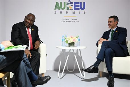 24/11/2025. Pedro Sánchez asiste a la Cumbre Unión Africana - Unión Europea. El presidente de Sudáfrica, Cyril Ramaphosa, y el presidente de...