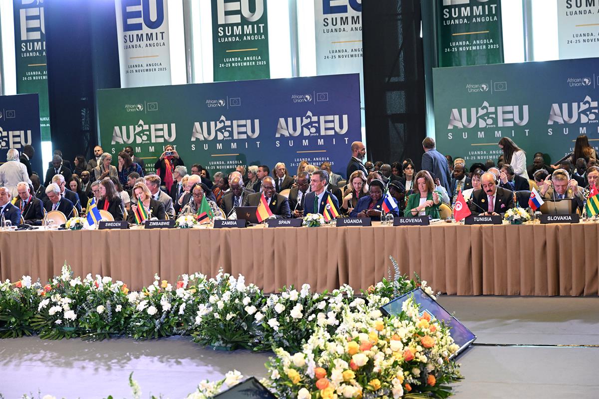 24/11/2025. Pedro Sánchez asiste a la Cumbre Unión Africana - Unión Europea. El presidente del Gobierno, Pedro Sánchez, durante la sesión pl...