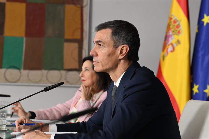 24/12/2025. Pedro Sánchez holds a video conference with Spanish troops abroad. The President of the Government of Spain, Pedro Sánchez, and ...