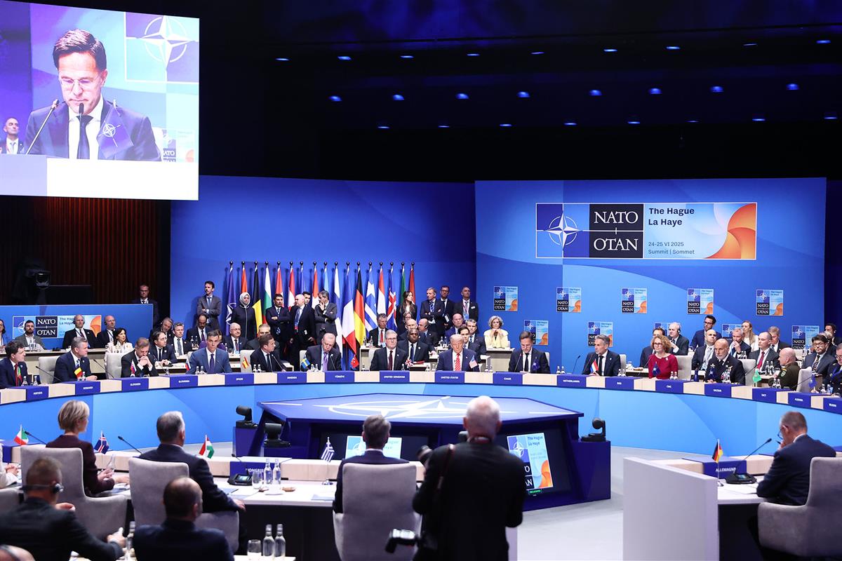 25/06/2025. Pedro Sánchez participa en la Cumbre de la OTAN celebrada en La Haya. El presidente del Gobierno, Pedro Sánchez, junto al resto ...