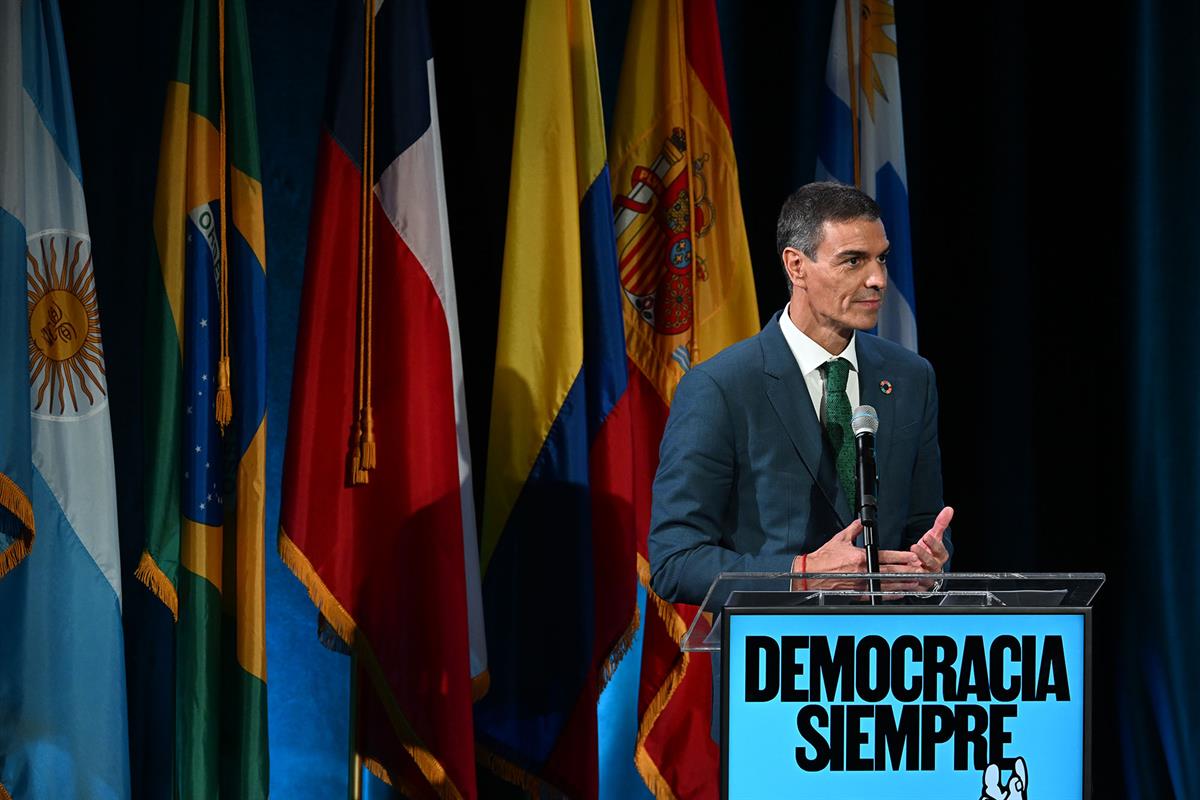 25/09/2025. Pedro Sánchez interviene en el acto homenaje al expresidente de la República del Uruguay José Mujica. Pedro Sánchez, durante su ...