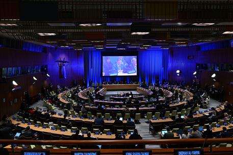 25/09/2025. Pedro Sánchez interviene en el evento especial "Diálogo Global IA". El jefe del Ejecutivo, con su imagen ampliada sobre la panta...
