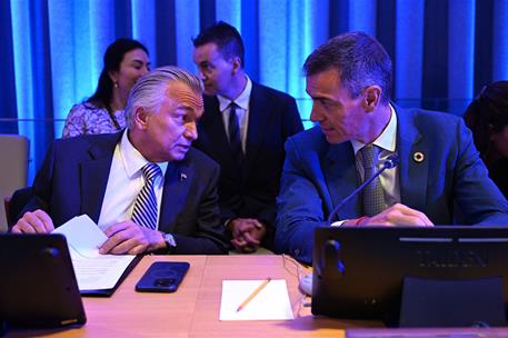 25/09/2025. Pedro Sánchez interviene en el evento especial "Diálogo Global IA". El presidente del Gobierno, Pedro Sánchez, conversa en la es...