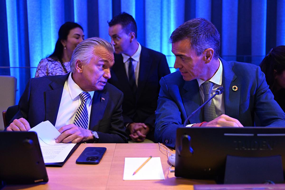 25/09/2025. Pedro Sánchez interviene en el evento especial "Diálogo Global IA". El presidente del Gobierno, Pedro Sánchez, conversa en la es...