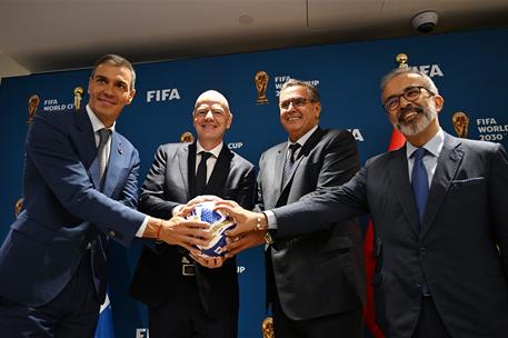 25/09/2025. Pedro Sánchez meets with the FIFA President and 2030 World Cup organizations. The President of the Government of Spain, Pedro Sá...