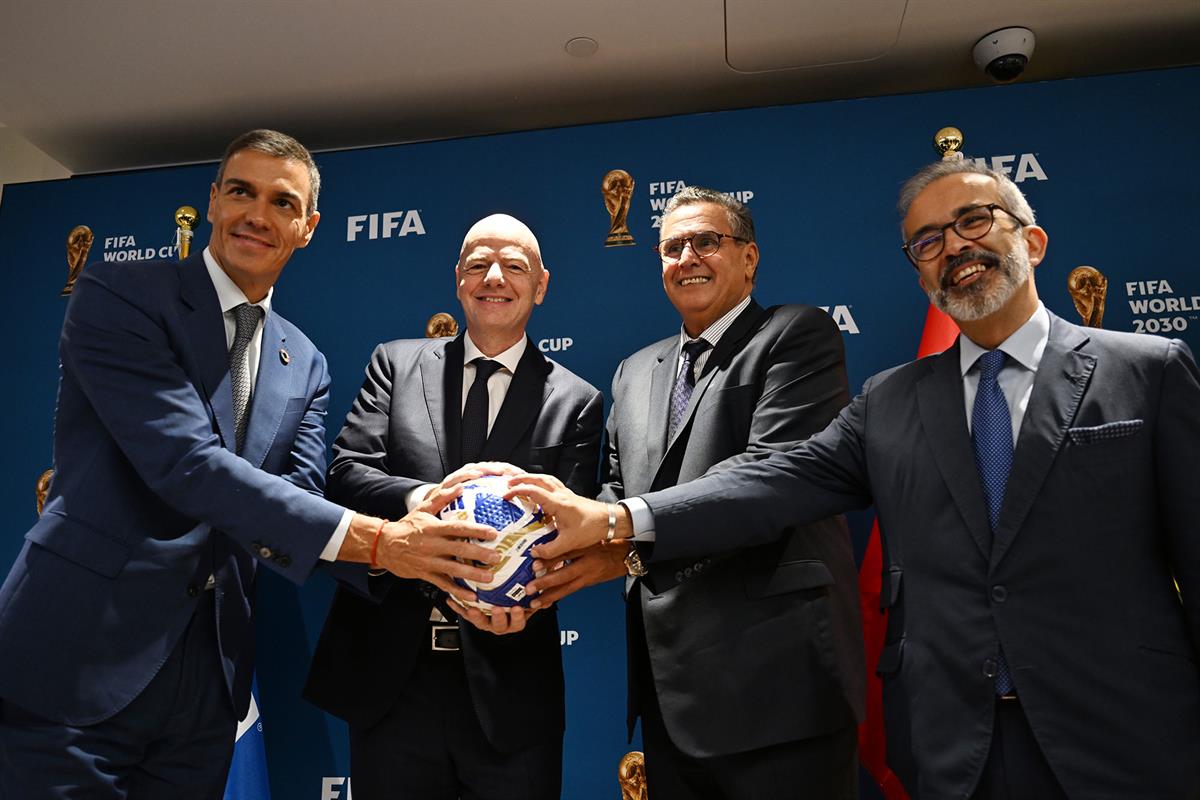 25/09/2025. Pedro Sánchez meets with the FIFA President and 2030 World Cup organizations. The President of the Government of Spain, Pedro Sá...