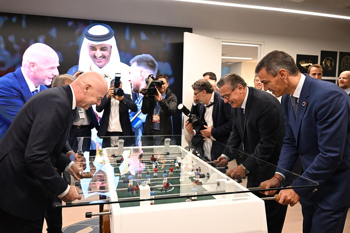 25/09/2025. Pedro Sánchez se reúne con el presidente de la FIFA y con organizaciones del Mundial 2030. El presidente de la FIFA, Gianni Infa...