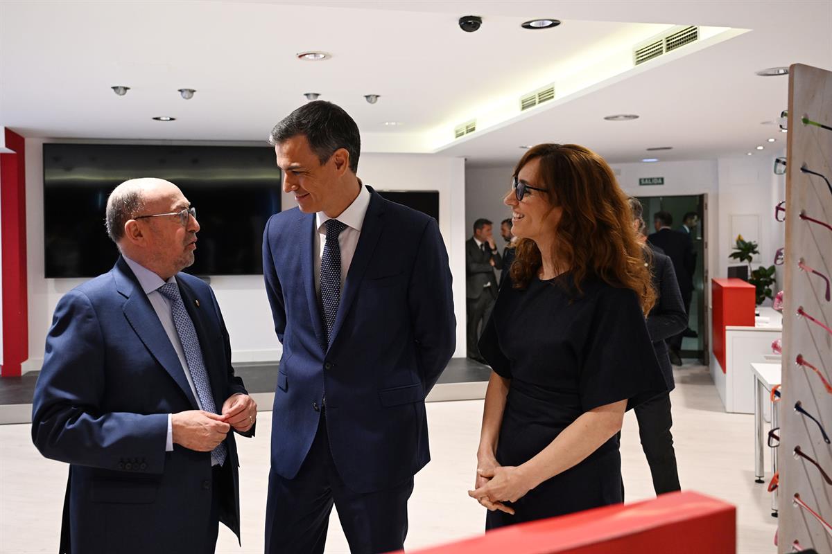 26/05/2025. Pedro Sánchez visita el Colegio Nacional de Ópticos-Optometristas. El presidente del Consejo General del Colegio de Ópticos Opto...