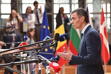26/06/2025. Pedro Sánchez participa en la reunión del Consejo Europeo. El presidente del Gobierno, Pedro Sánchez, atiende a los medios de co...