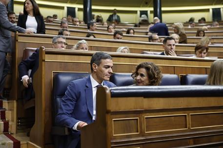26/11/2025. Pedro Sánchez asiste a la sesión de control al Gobierno. El presidente del Gobierno, Pedro Sánchez, junto a la vicepresidenta pr...