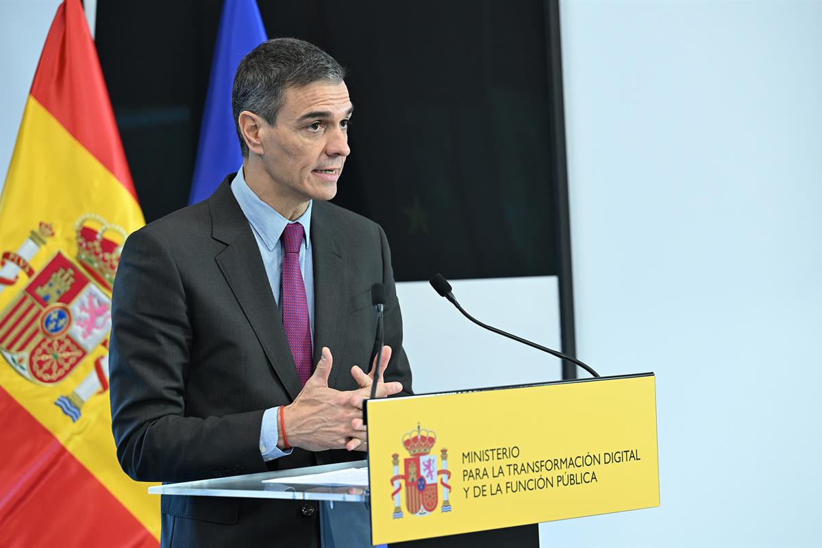 27/11/2025. Firma del acuerdo alcanzado para la mejora de las condiciones de los empleados públicos. El presidente del Gobierno, Pedro Sánch...