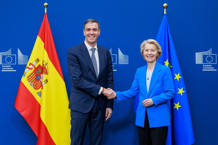 28/05/2025. The President of the Government of Spain, Pedro Sánchez, meets with Ursula Von der Leyen. The President of the Government of Spa...