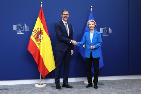 28/05/2025. El presidente del Gobierno se re&#250;ne con Ursula Von der Leyen. El presidente del Gobierno, Pedro S&#225;nchez, y la presidenta de la C...