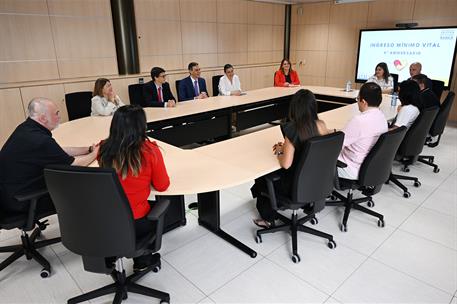 29/05/2025. Pedro Sánchez visita el centro telefónico y telemático de la Seguridad Social. El presidente del Gobierno, Pedro Sánchez, durant...