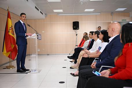 29/05/2025. Pedro Sánchez visita el centro telefónico y telemático de la Seguridad Social. El presidente del Gobierno, Pedro Sánchez, durant...