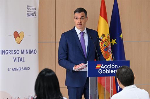 El presidente del Gobierno durante su intervención en el centro de atención telefónica de la Seguridad Social