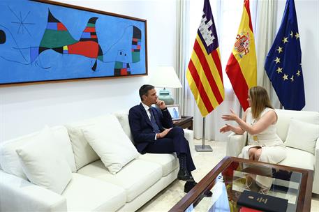 29/07/2025. Pedro Sánchez se reúne con Marga Prohens. El presidente del Gobierno, Pedro Sánchez, durante la reunión que ha mantenido con la ...
