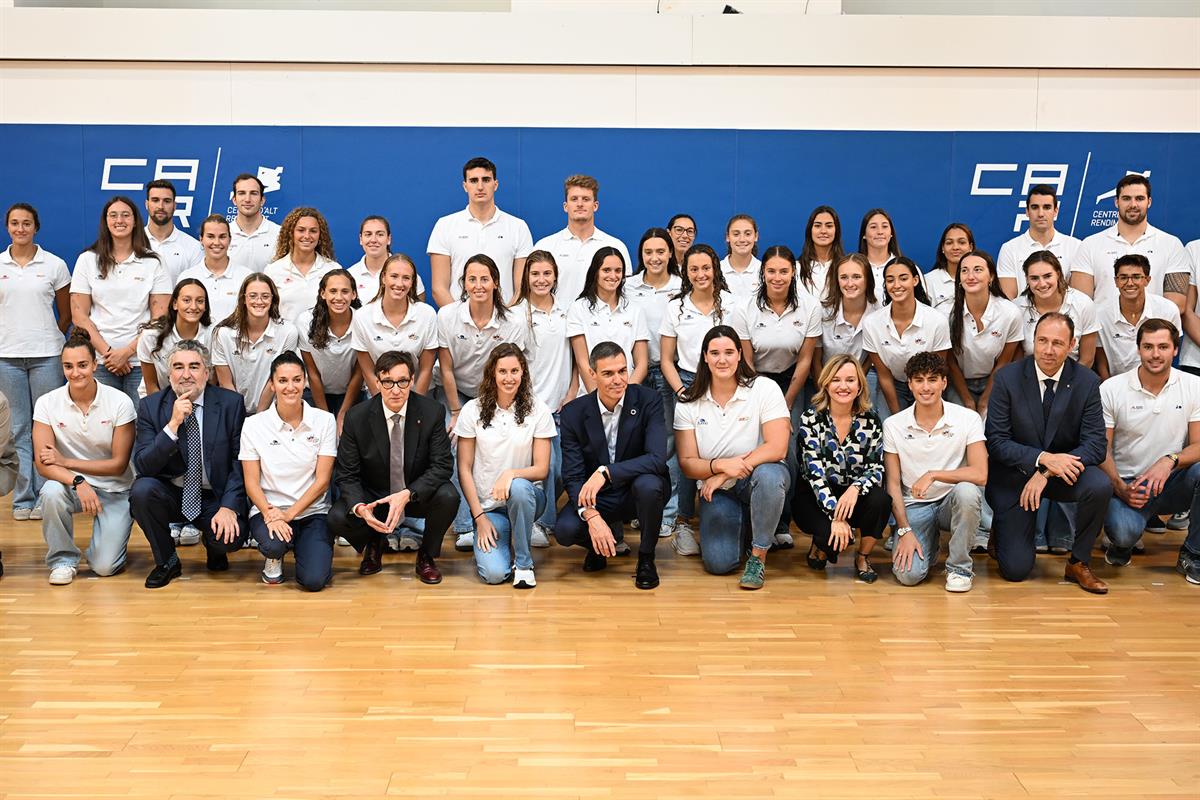 29/09/2025. El presidente visita el Centro de Alto Rendimiento (CAR) de Sant Cugat. El presidente del Gobierno, Pedro Sánchez, junto a algun...