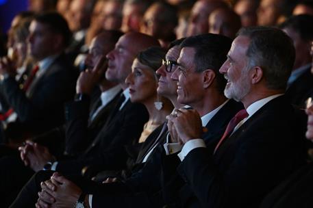 29/09/2025. Pedro Sánchez clausura los Premios Vanguardia 2025. El presidente del Gobierno, Pedro Sánchez; el rey Felipe VI; el presidente d...