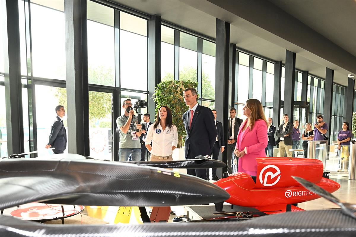 29/09/2025. Pedro Sánchez visita la Barcelona New Economy Week. El presidente del Gobierno, Pedro Sánchez, durante la visita a la sexta edic...