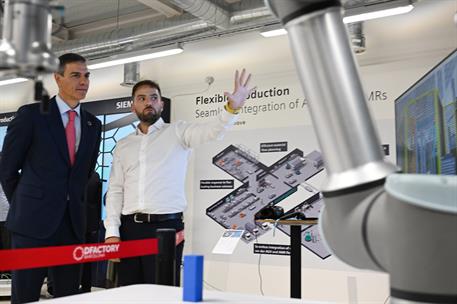 29/09/2025. Pedro Sánchez visita la Barcelona New Economy Week. El presidente del Gobierno, Pedro Sánchez, durante la visita a la sexta edic...