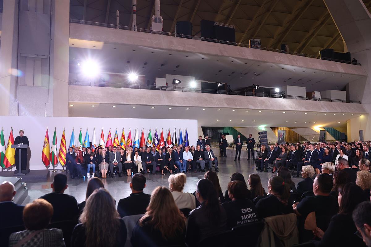 29/10/2025. Pedro Sánchez asiste al homenaje a las víctimas de la DANA. Intervención en el homenaje de Virginia Ortiz, familiar de una de la...