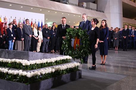29/10/2025. Pedro Sánchez asiste al homenaje a las víctimas de la DANA. Ofrenda floral de los Reyes durante el homenaje a las víctimas de la DANA.