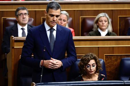 29/10/2025. Pedro Sánchez asiste a la sesión de control al Gobierno. El presidente del Gobierno, Pedro Sánchez, responde desde su escaño en ...