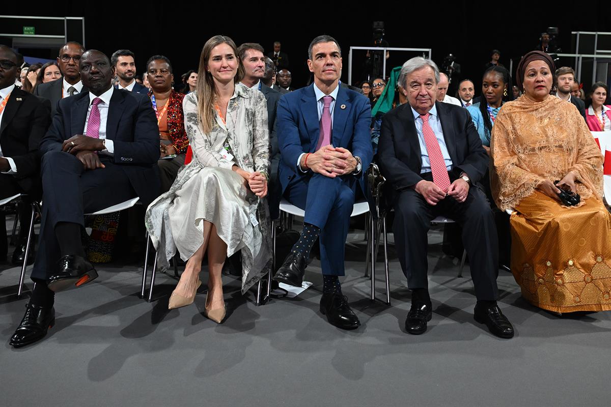 El presidente del Gobierno, junto a la vicepresidenta tercera y el secretario general de la ONU