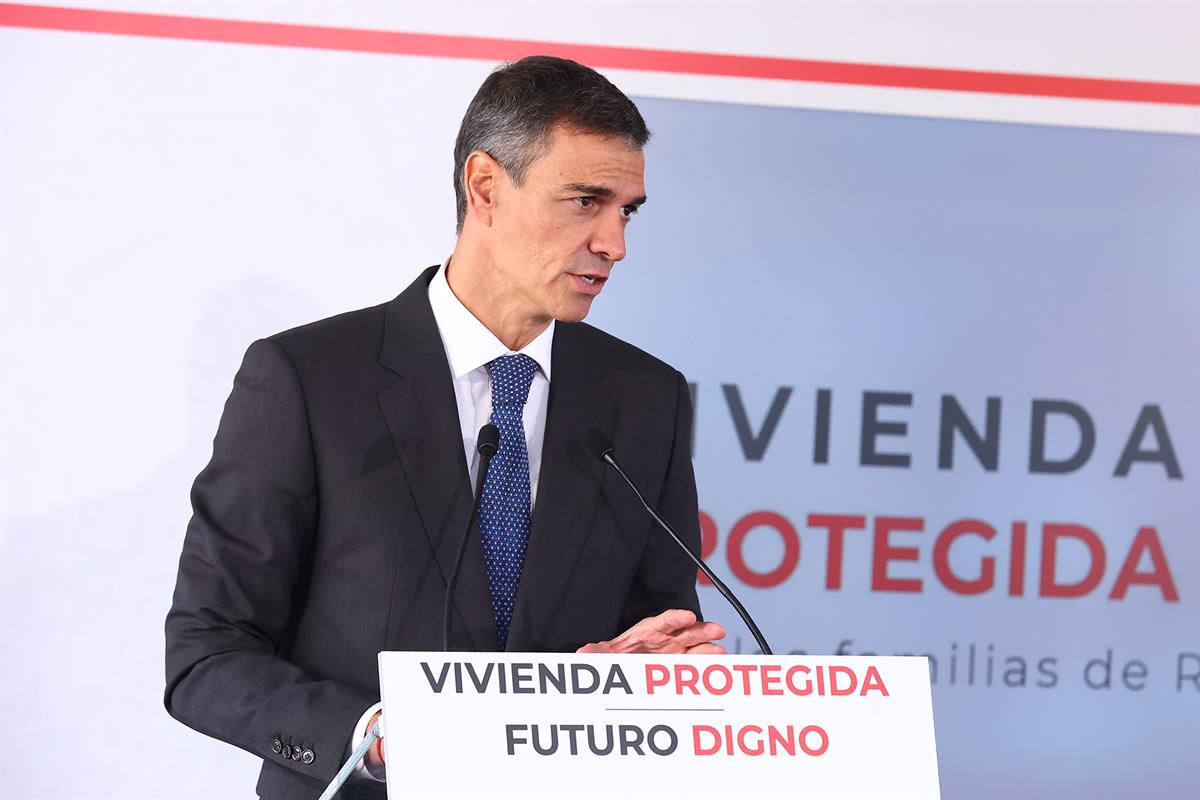 30/09/2025. Pedro Sánchez takes part in the ceremony to lay the first stone of an urban development in Alcorcón. The President of the Govern...