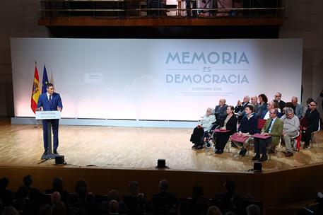 31/10/2025. Pedro Sánchez asiste al homenaje a las víctimas del golpe militar, la guerra y la dictadura. El presidente del Gobierno, Pedro S...