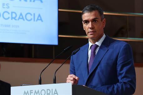 31/10/2025. Pedro Sánchez asiste al homenaje a las víctimas del golpe militar, la guerra y la dictadura. El presidente del Gobierno, Pedro S...