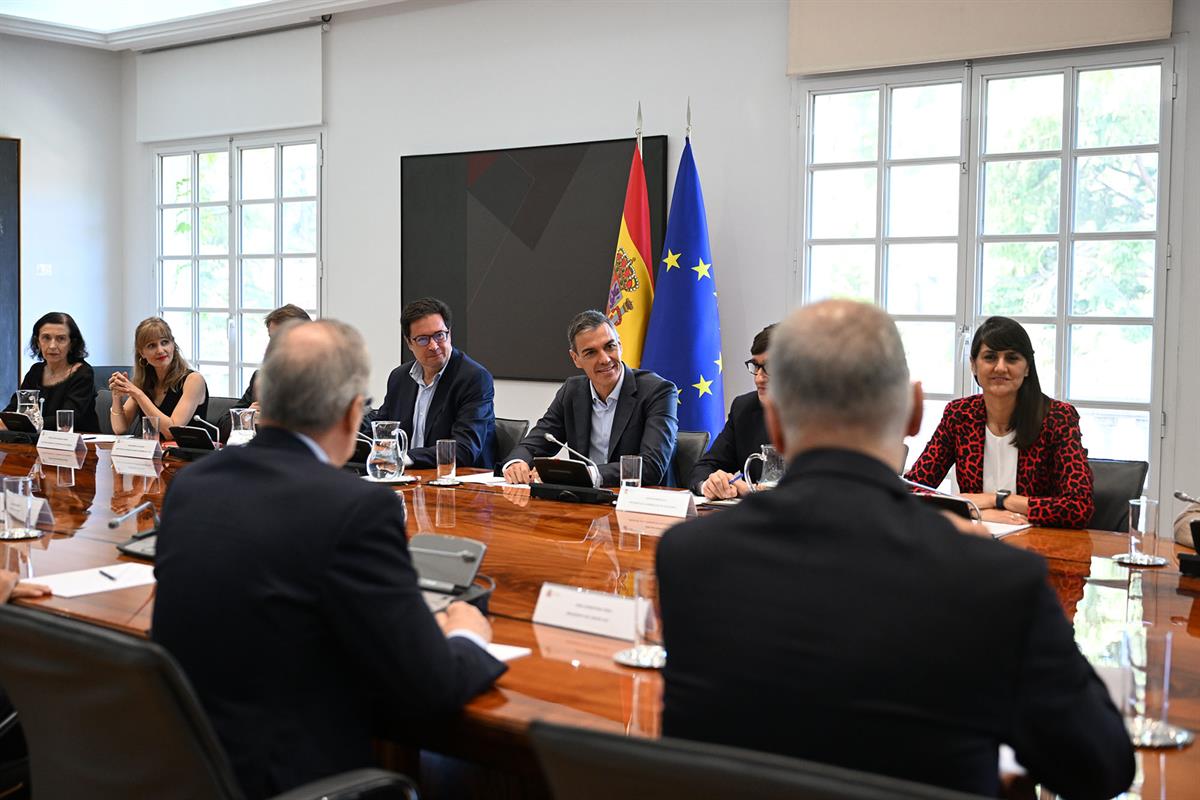 1/07/2026. Pedro Sánchez receives representatives of the consortium that is promoting the Spanish AI gigafactory. The President of the Gover...