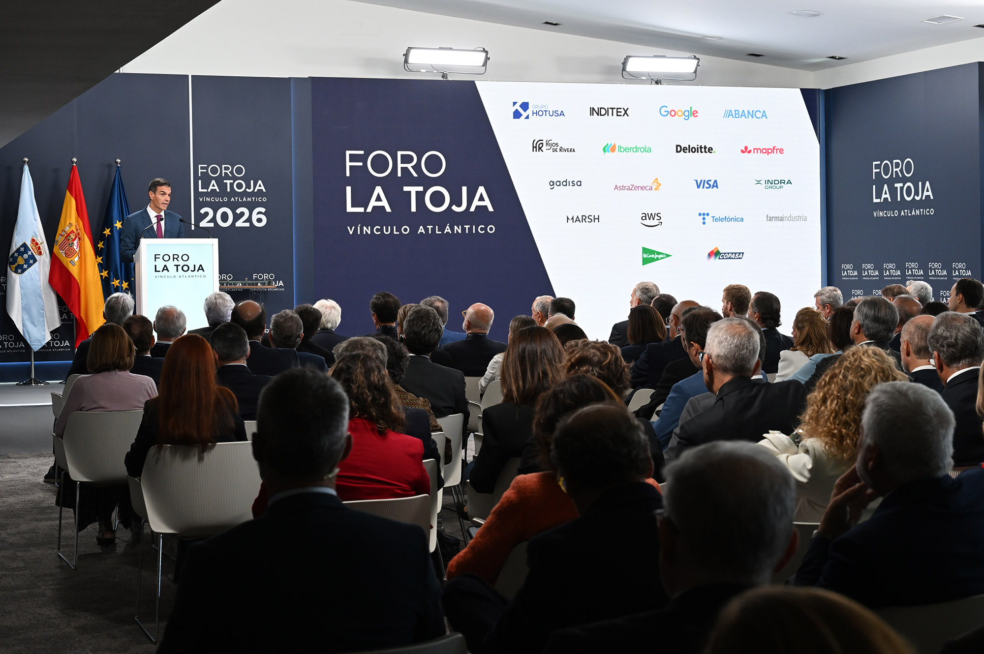1/10/2026. Pedro Sánchez interviene en la inauguración del Foro La Toja-Vínculo Atlántico. El presidente del Gobierno, Pedro Sánchez, durant...