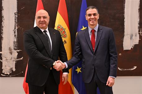 2/02/2026. Pedro Sánchez recibe al presidente de la República del Líbano. El presidente del Gobierno, Pedro Sánchez, saluda al presidente de...