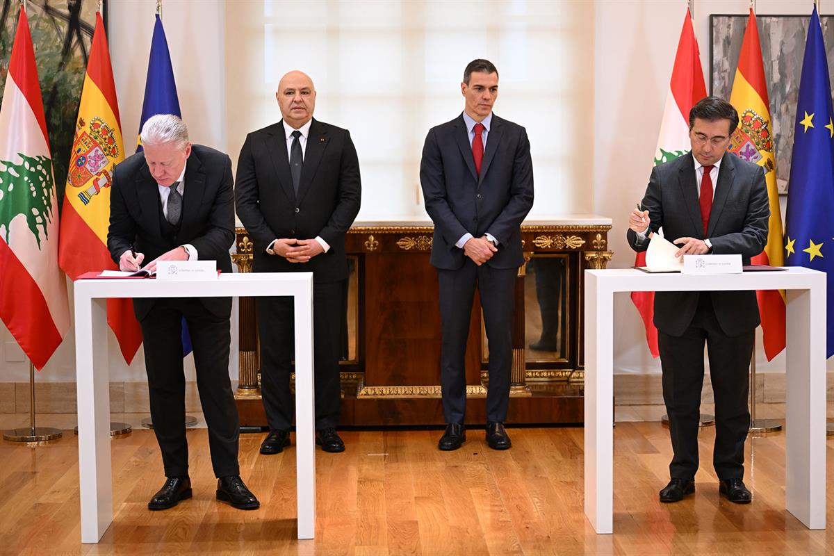 2/02/2026. Pedro Sánchez recibe al presidente de la República del Líbano. El ministro de Asuntos Exteriores, Unión Europea y Cooperación, Jo...