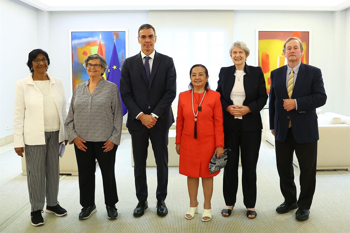 2/06/2026. Pedro Sánchez holds a meeting with representatives of the International Commission against the Death Penalty. The President of th...