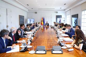 2/06/2026. Pedro Sánchez preside la reunión de la Comisión Interministerial para la Recuperación, Transformación y Resiliencia. El president...