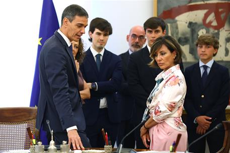 2/06/2026. Sánchez preside el acto de entrega, a título póstumo, de la Gran Cruz de la Orden del Mérito Civil a Fernando Ónega. El president...