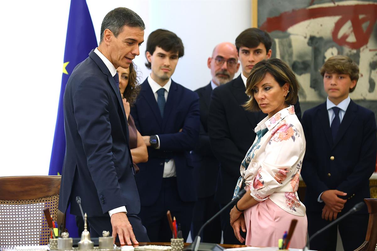 2/06/2026. Sánchez preside el acto de entrega, a título póstumo, de la Gran Cruz de la Orden del Mérito Civil a Fernando Ónega. El president...