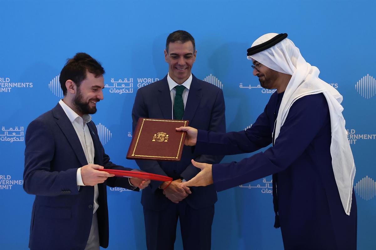 3/02/2026. Pedro Sánchez participa en la Cumbre Mundial de Gobiernos en Dubái. Firma del acuerdo entre España y Emiratos Árabes Unidos sobre...