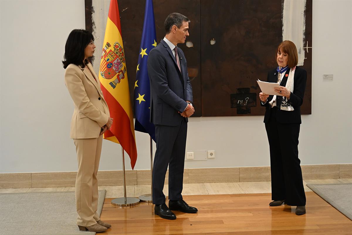 3/03/2026. Condecoracion Gisele Pelicot. Un momento de la intervención de Gisèle Pélicot en el acto de condecoración, junto a la ministra de...