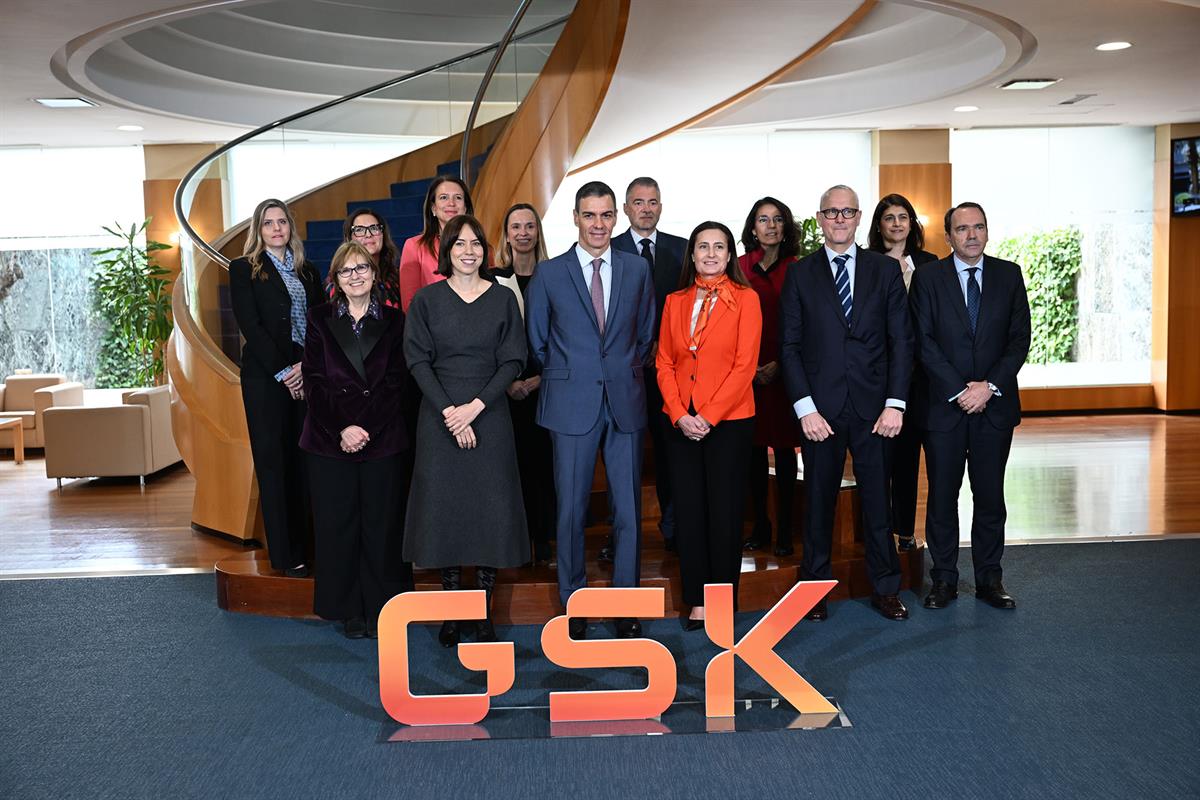 3/03/2026. Pedro Sánchez visita el laboratorio de la biofarmacéutica GSK. La ministra de Ciencia, Innovación y Universidades, Diana Morant, ...