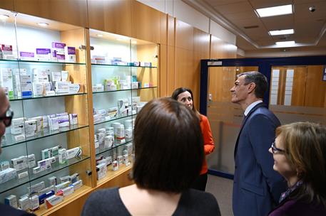 3/03/2026. Pedro Sánchez visita el laboratorio de la biofarmacéutica GSK. El presidente del Gobierno, Pedro Sánchez, durante su visita a las...