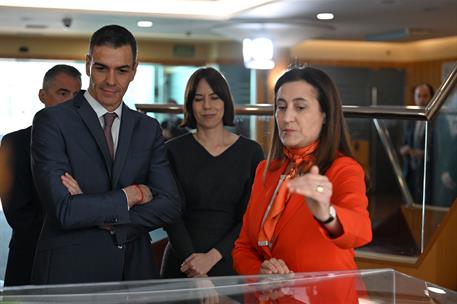 3/03/2026. Pedro Sánchez visita el laboratorio de la biofarmacéutica GSK. El presidente del Gobierno, Pedro Sánchez, y la ministra de Cienci...