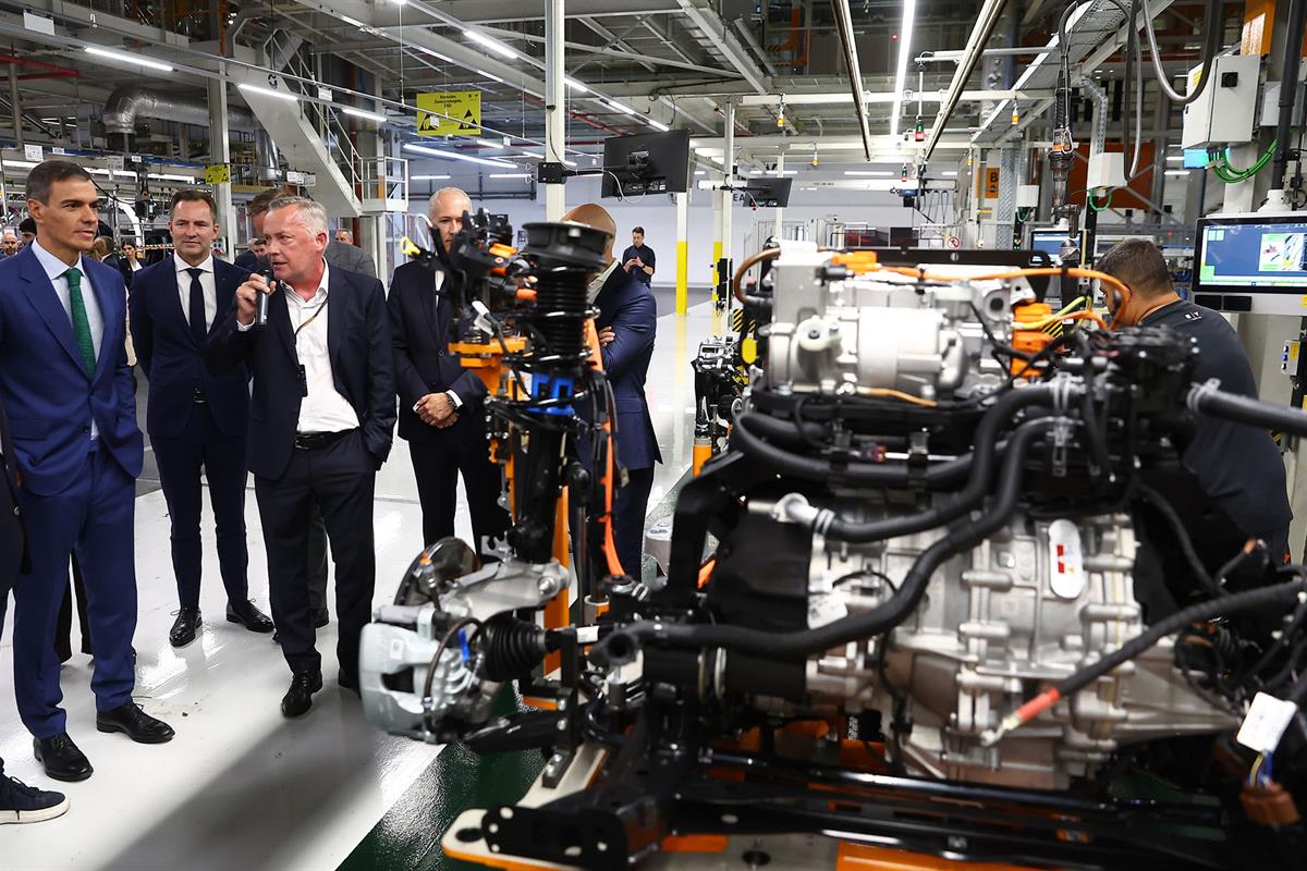 3/06/2026. Pedro Sánchez visita la fábrica de SEAT en Martorell (Barcelona). El presidente del Gobierno, Pedro Sánchez, durante la visita a ...