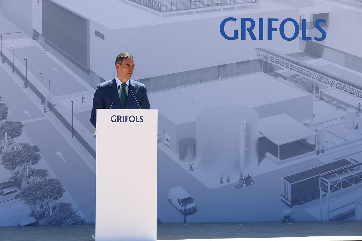 3/06/2026. Sanchez preside la colación de la primera piedra de la planta de Grifols. El presidente del Gobierno, Pedro Sánchez, durante su i...