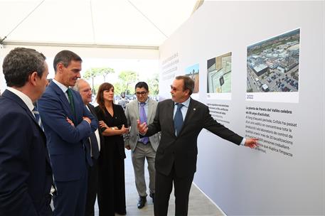El presidente del Gobierno, en la carpa expositiva sobre la nueva planta de la empresa Grifols