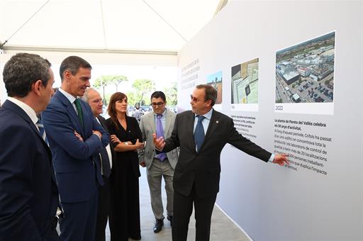 El presidente del Gobierno, en la carpa expositiva sobre la nueva planta de la empresa Grifols